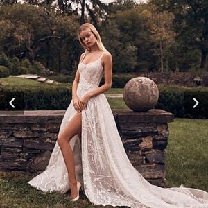 Lee Petra Grebenau Elegant White Lace Gown, XS